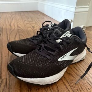 Brooks Revel Sneakers